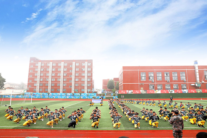 西安萬通汽車學(xué)校專業(yè)學(xué)費是多少?學(xué)汽修學(xué)費多少，學(xué)汽修需要多久？