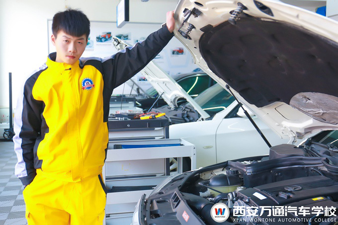 初中生學什么技術好？西安萬通學汽修