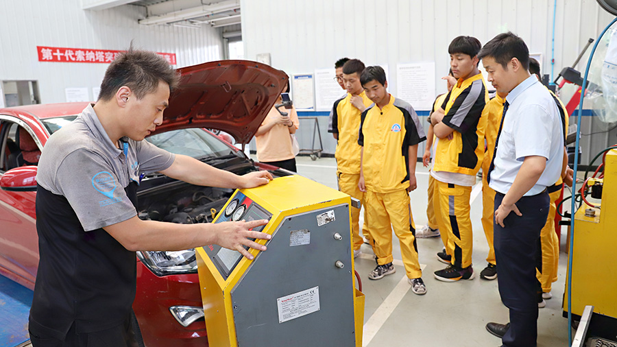 萬通學(xué)子比亞迪、現(xiàn)代汽車公司學(xué)習(xí)參觀2