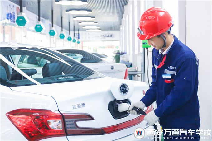 新能源充電樁市場火爆，西安萬通該專業持續招生中！