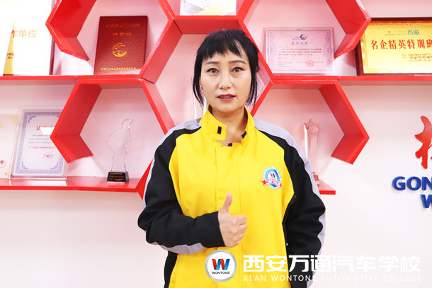 女老板來(lái)萬(wàn)通進(jìn)修技術(shù)：汽修行業(yè)不只是男性的天下！