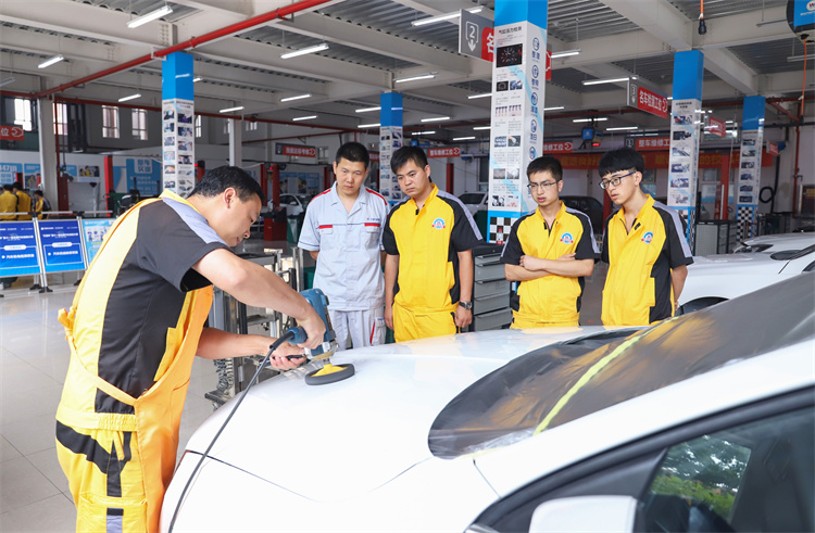告別體力活！拒絕死工資！學(xué)習(xí)汽車(chē)美容創(chuàng)業(yè)當(dāng)老板